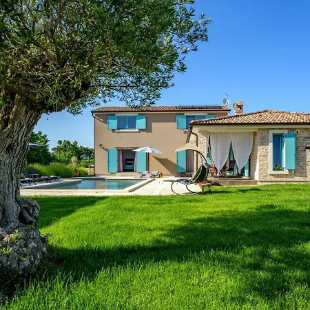 Desire For 10 People In Istria With Private 53 M2 Pool And Pet Friendly *