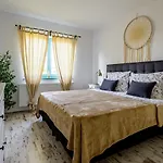 Desire For 10 People In Istria With Private 53 M2 Pool And Pet Friendly ヴィラ *