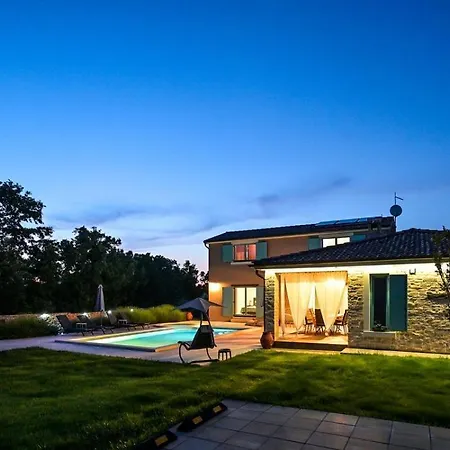 Desire For 10 People In Istria With Private 53 M2 Pool And Pet Friendly