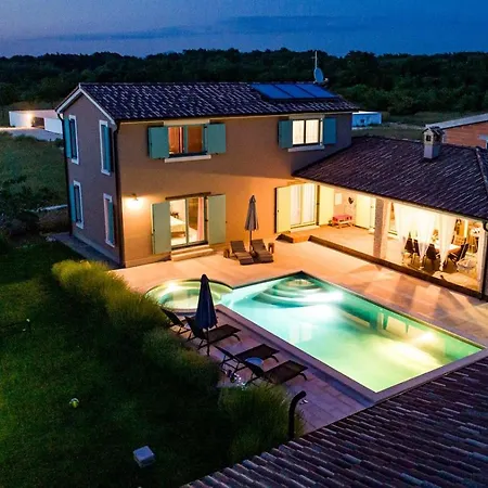 Desire For 10 People In Istria With Private 53 M2 Pool And Pet Friendly